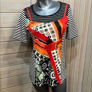 Source Unknown Black and White Graphic Short Sleeve Tee